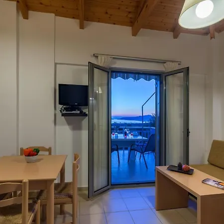 Sleeps 2 Pool Air Con Wifi Villa