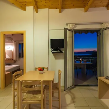 Sleeps 2 Pool Air Con Wifi Villa