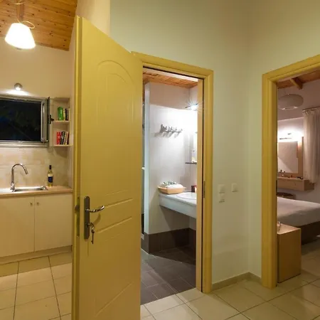 Sleeps 2 Pool Air Con Wifi Villa