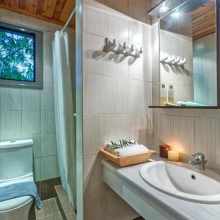 Sleeps 2 Pool Air Con Wifi Villa