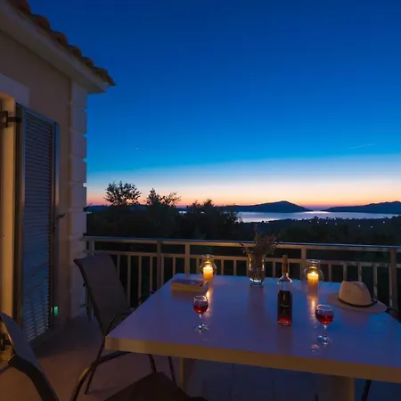 Sleeps 2 Pool Air Con Wifi Villa